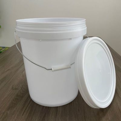 Bottine di plastica da 5 galloni con coperchio a vite e accessori a manico
