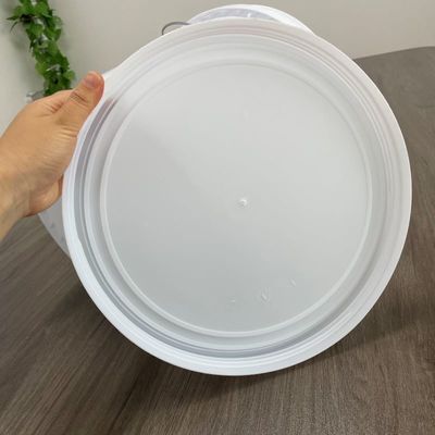 Bottine di plastica da 5 galloni con coperchio a vite e accessori a manico