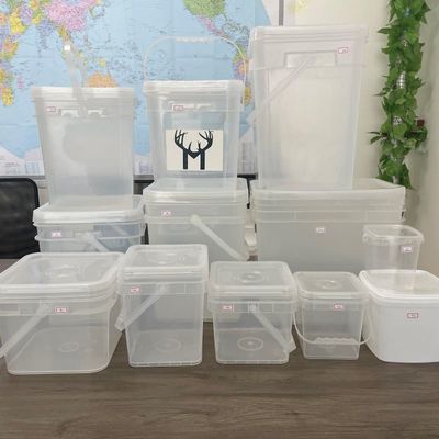 Bottile di plastica colorato da 25L con accessori di forma rotonda e quadrata