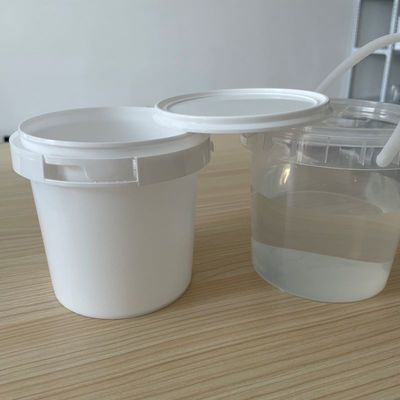 Personalizza il tuo imballaggio con secchi di plastica rotondi da 2 litri e maniglia anti-manipolazione