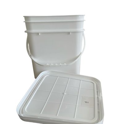 Accessori inclusi secchi Capo e maniglia per secchi di plastica da 4 galloni