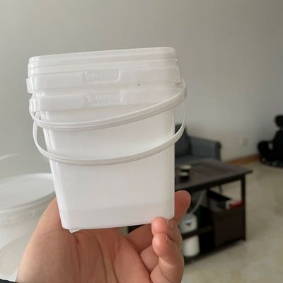 Contenitore di plastica trasparente da 500 ml con accessori e certificato di conformità