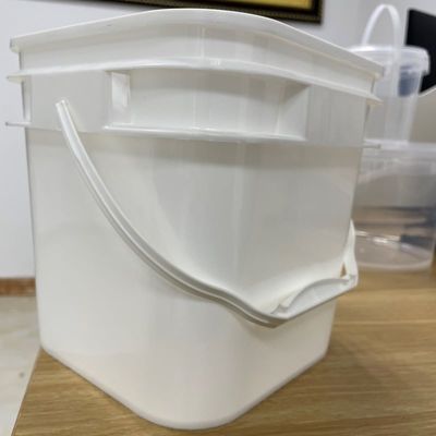Bottile di plastica quadrata resistente con coperchio