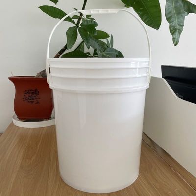 Barattolo di vernice da 18 litri con coperchio e maniglia in polipropilene/HDPE resistente al manomissione