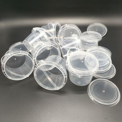Contenitori rotondi o quadrati con vasche e coperchi di plastica di qualità alimentare facilmente aperti