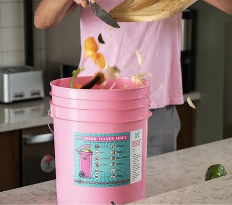 Contenitore di compostaggio bianco da 20 litri con secchio di plastica e coperchio industriale