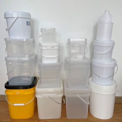 Scafo di plastica quadrato da 2 galloni per una soluzione di stoccaggio facile e conveniente
