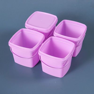Botti di plastica personalizzati da 300 ml a 500 ml a 750 ml con coperchio per gelato di yogurt pasta di aglio e salsa